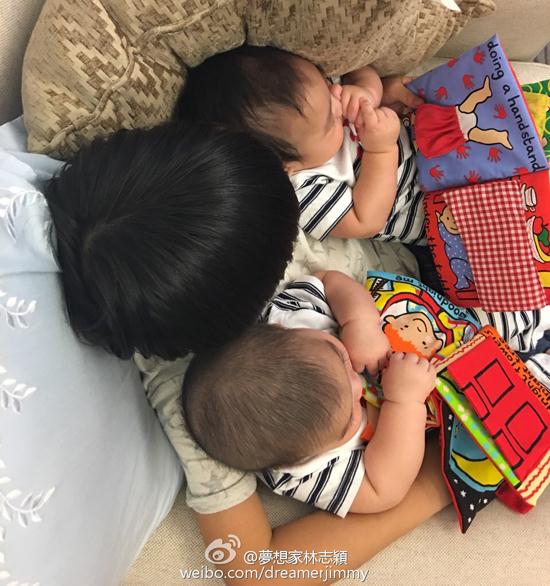 林志颖双三个儿子照片