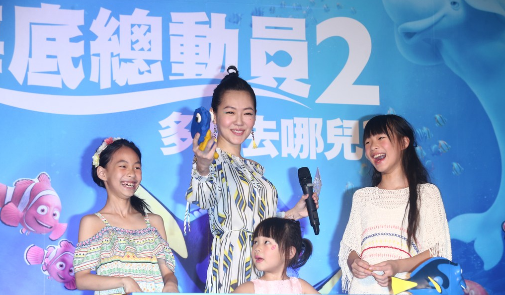 小s徐熙娣和女儿出席活动