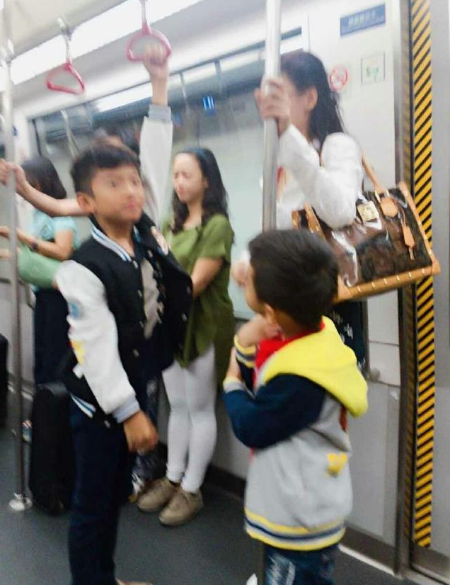 张柏芝和两个儿子