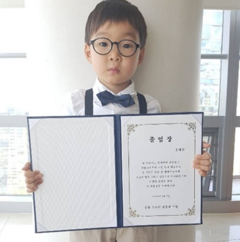韩国三胞胎