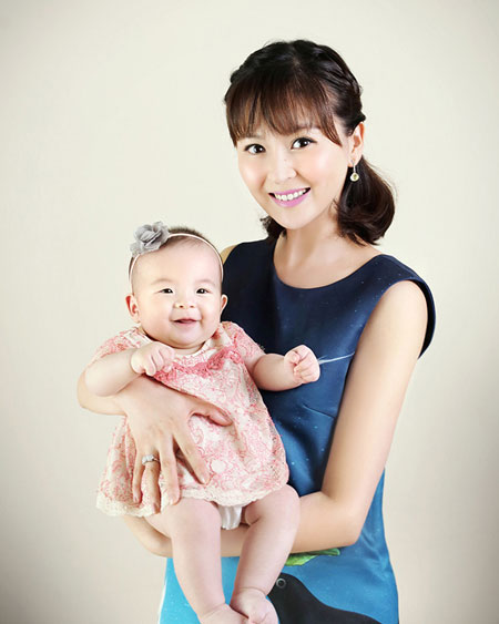 戴娇倩和女儿小安欣