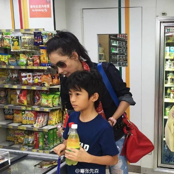张柏芝和儿子Lucas